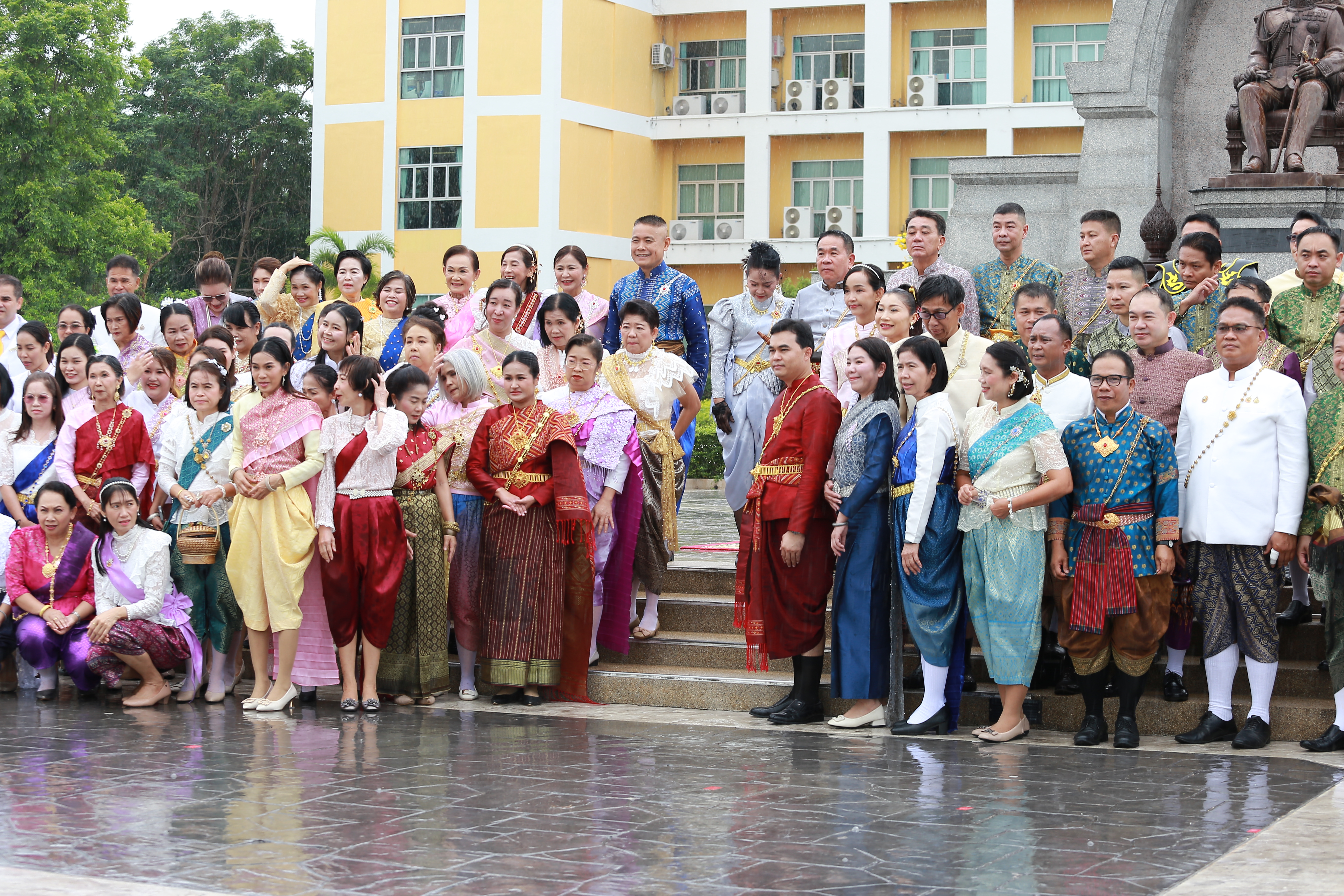 title - ร่ามพิธีถวายบังคมพระบรมราชานุสาวรีย์ พระบาทสมเด็จพระจุลจอมเกล้าเจ้าอยู่หัว (รัชกาลที่ 5) ภายใต้แนวคิด 